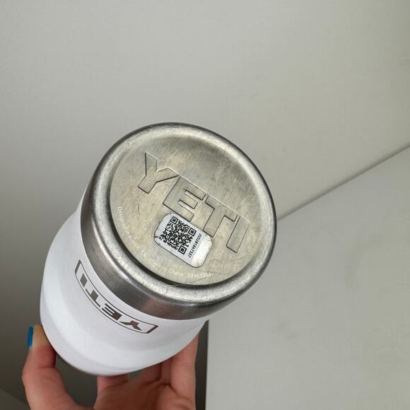 Yeti White Vacuum Insulated Stainless Steel Straw Lid Portable Stackable Tumbler - Picture 6 of 6